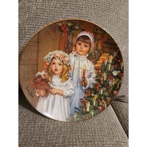 VTG Collectors Plate - “Christmas Magic” December By: Sandra Kuck. 0738CO 1985